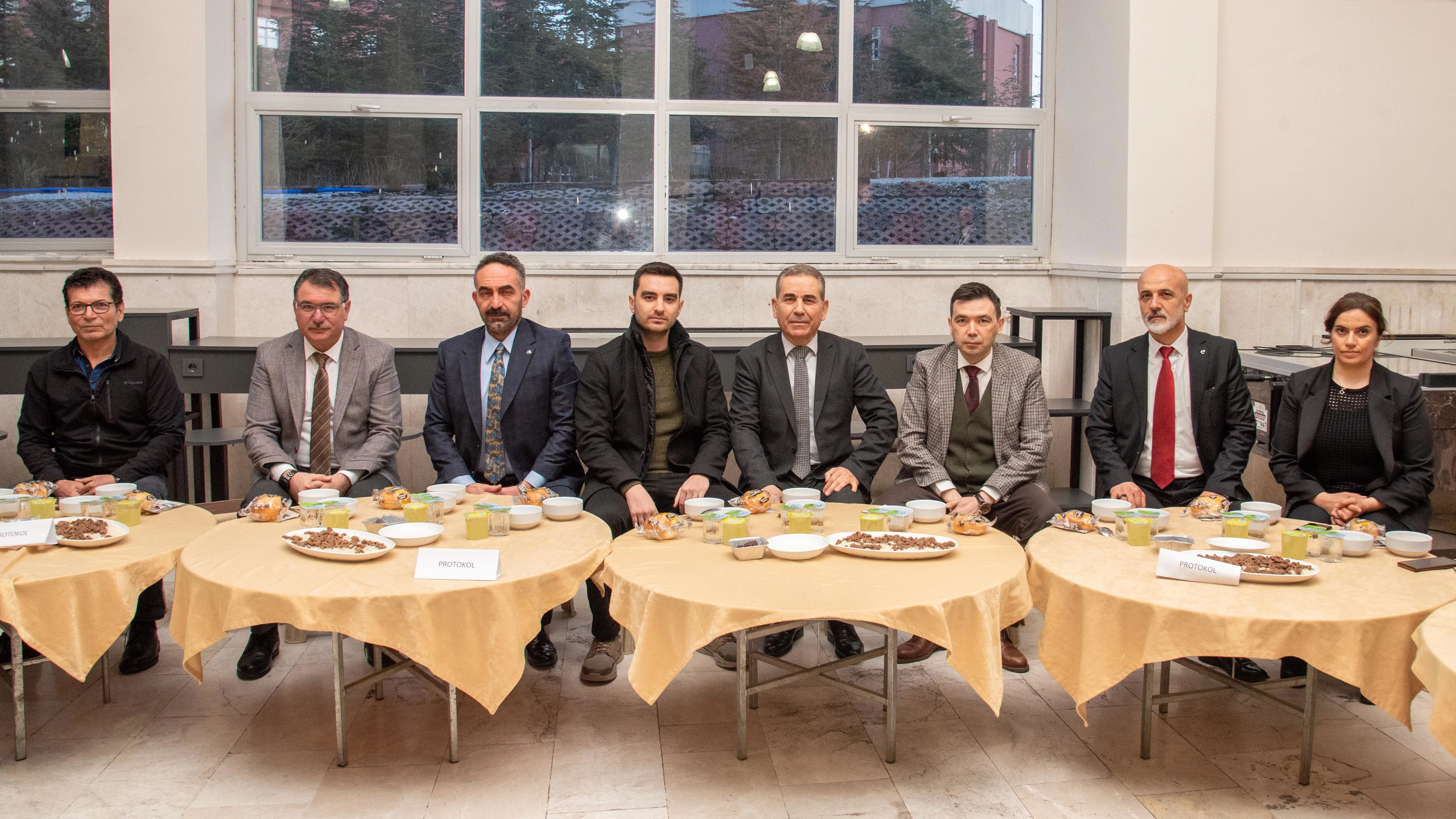 Selçuk Üniversitesi Fen Fakültesinde öğrenciler iftar programında buluştu